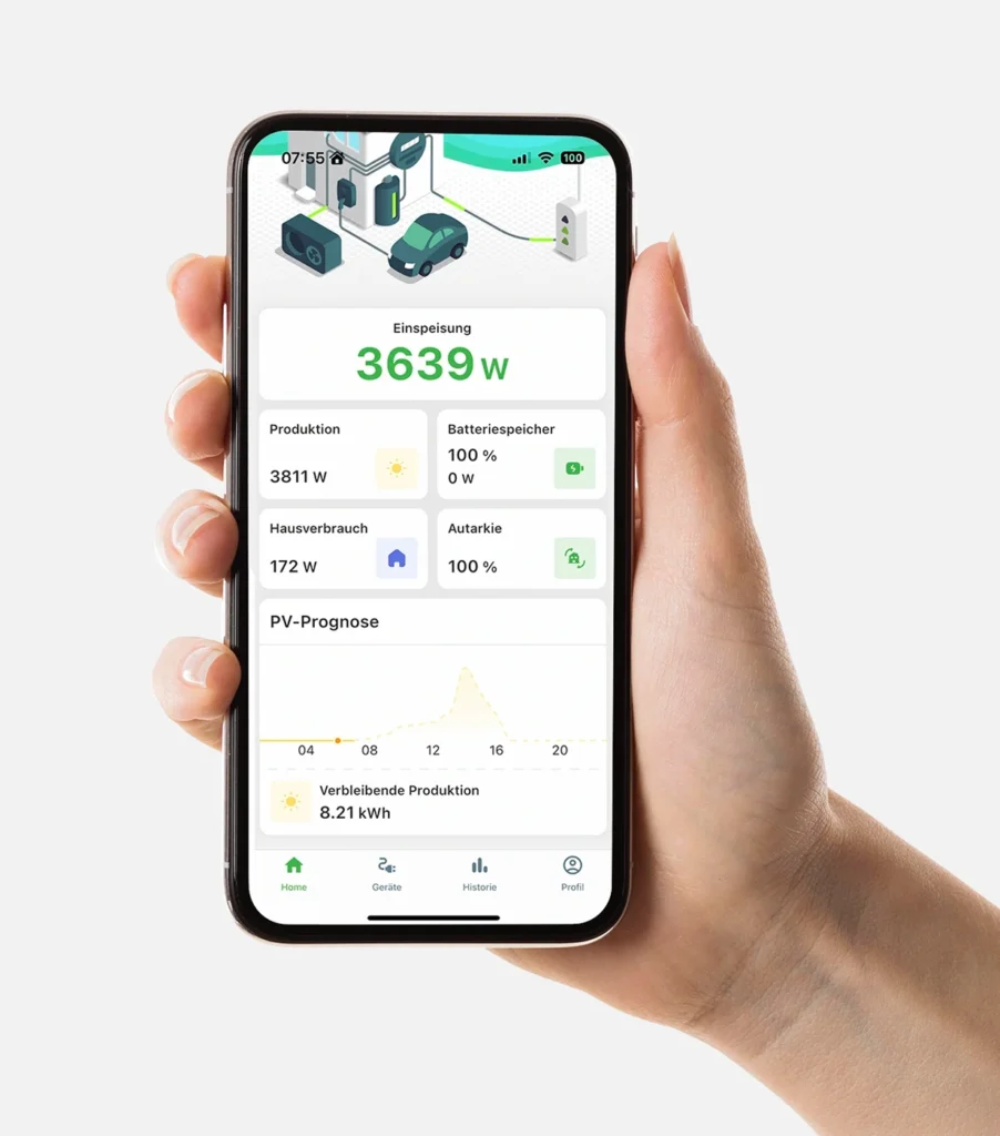 Hand hält Smartphone mit geöffneter Stromintelligenz App zur Anzeige von Einspeisung, Verbrauch und PV Prognose