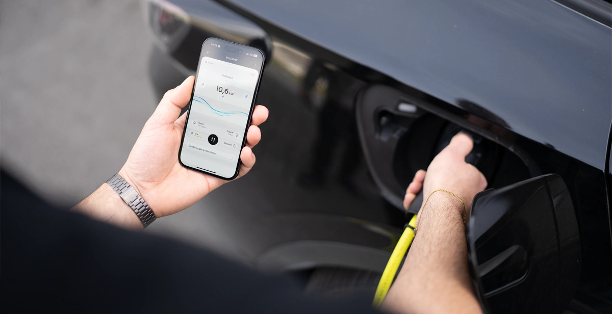Wallbox in Augsburg – Elektroauto wird geladen und per Smartphone App intelligent gesteuert