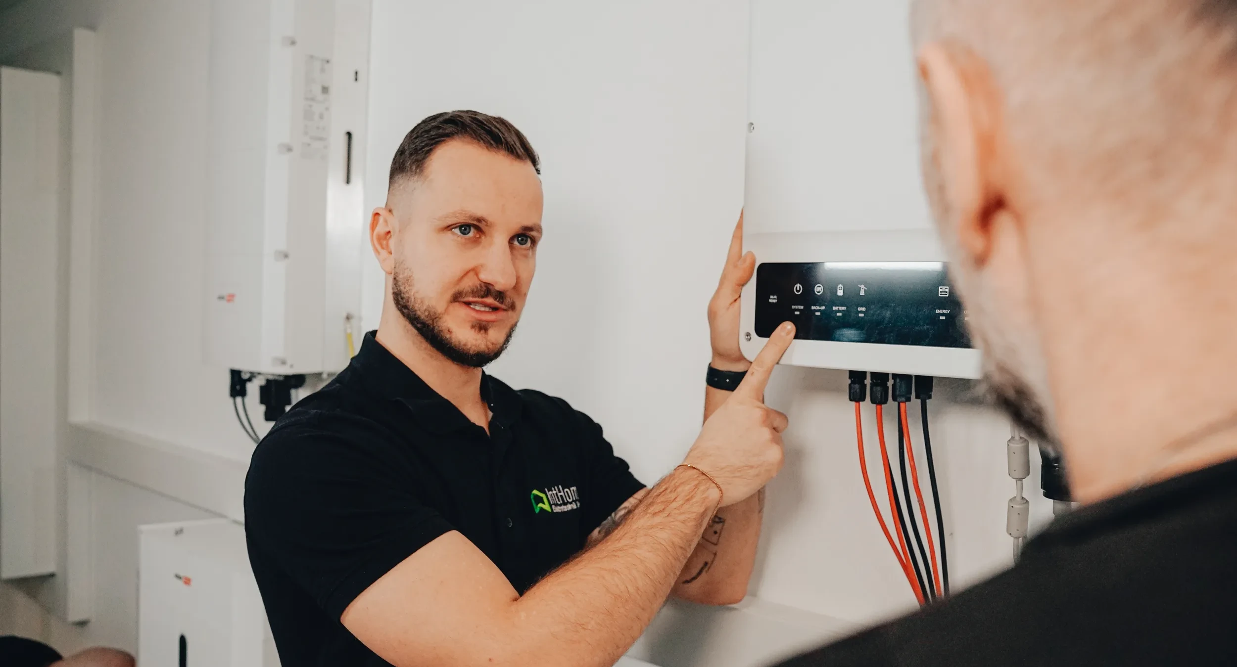 Installation eines AC Speichers von Inthome Mitarbeiter